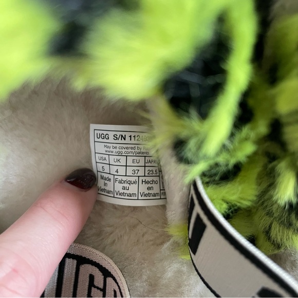 NWOT Ugg Fluff Yeah Green Animal Print Sandals - Picture 6 of 9